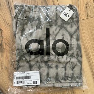 NWT Alo yoga tie dye tote bag